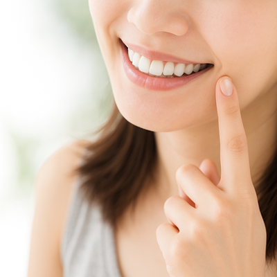 インプラントを検討する患者様のイメージ